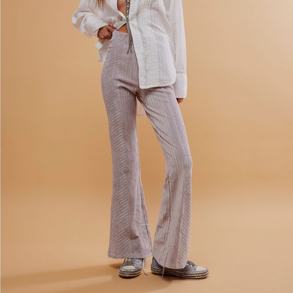Slim Velvet Pull on pants Free People
NWT